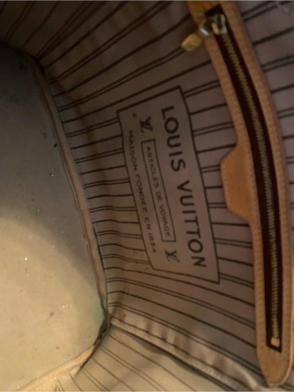 Louis Vuitton Neverfull MM - Picture 9 of 13